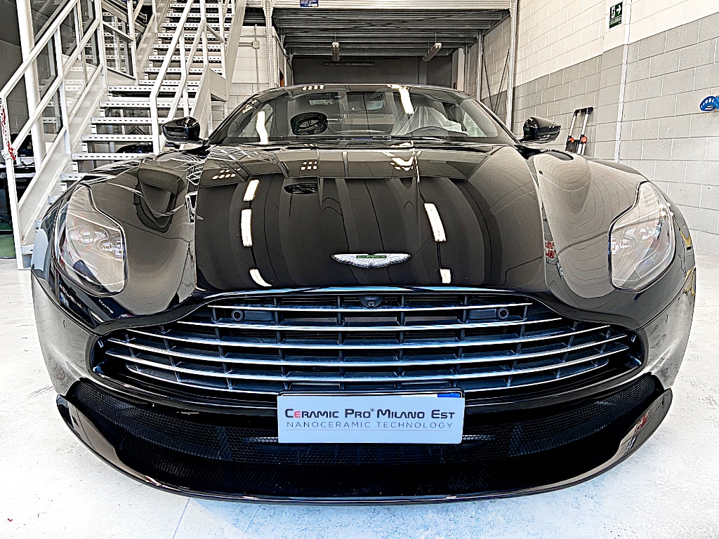 Aston Martin DB11 nanotecnologia