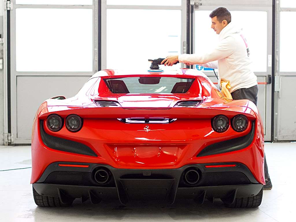 Preparazione della carrozzeria prima del trattamento nanotecnologico
